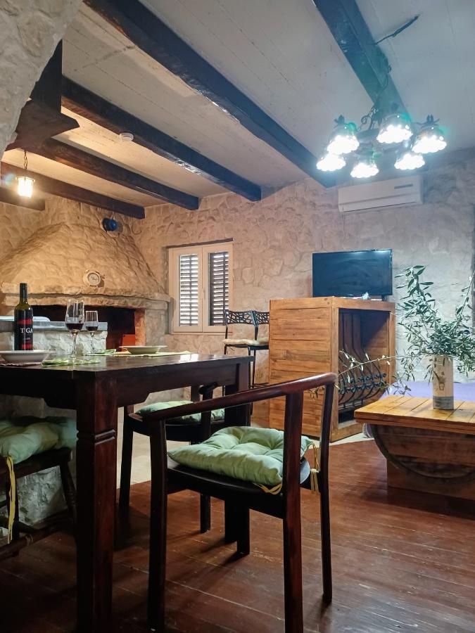 Dalmatia Rustica Comfortable One Bedroom+Fireplace 扎达尔 外观 照片